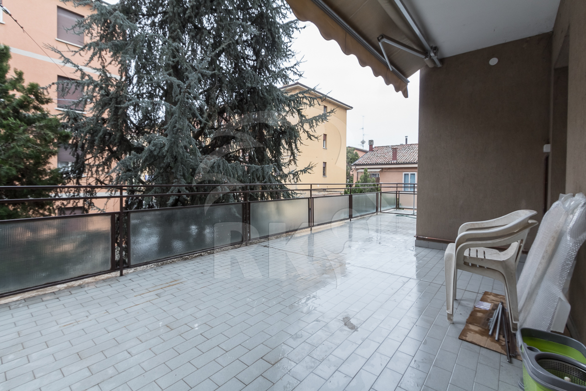 Trilocale con terrazzi in via silvio pellico 7, Bologna