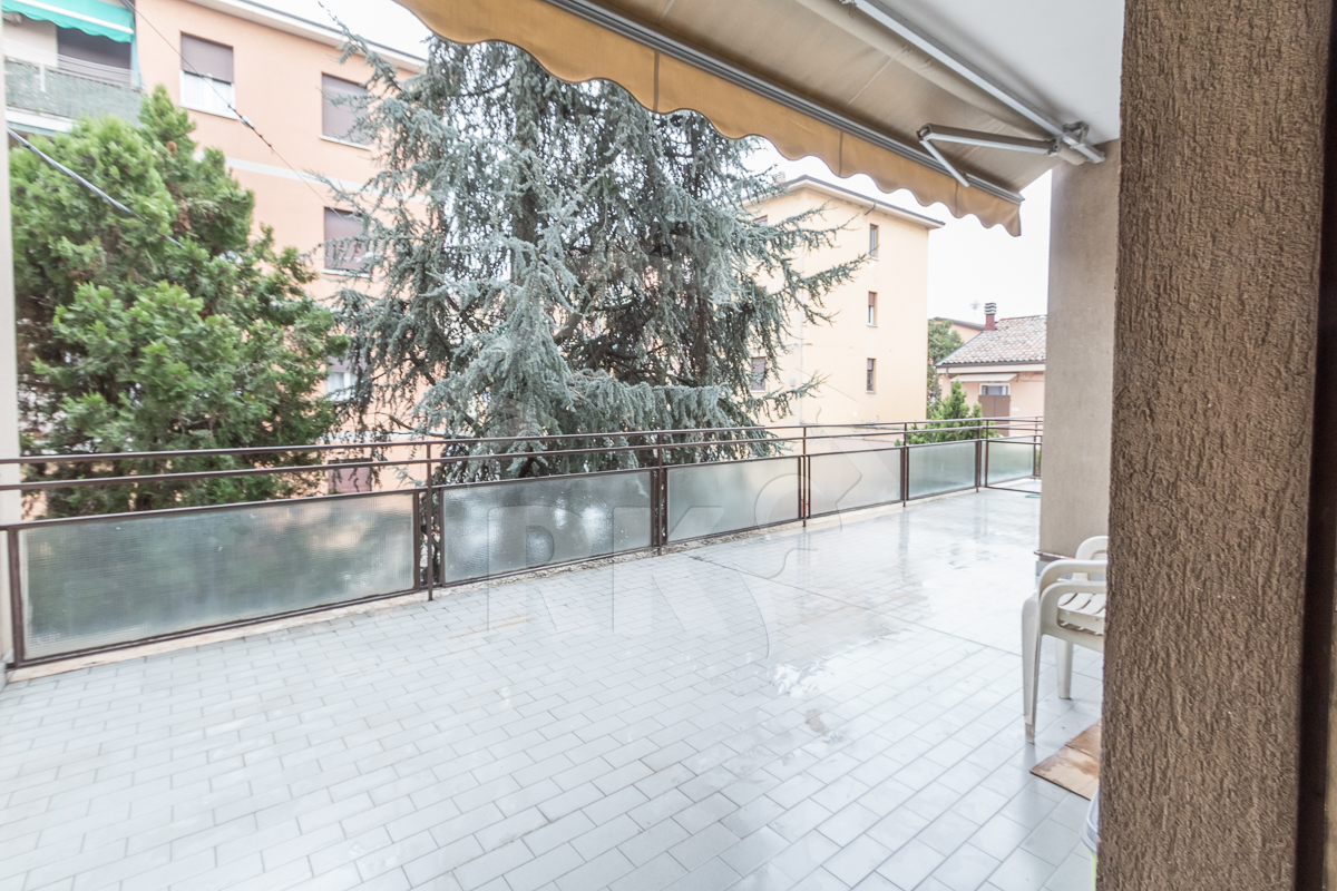 Trilocale con terrazzi in via silvio pellico 7, Bologna