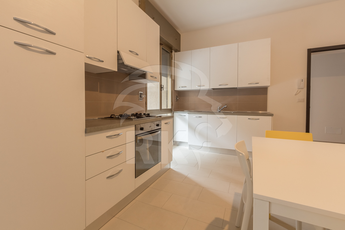 Trilocale con terrazzi in via silvio pellico 7, Bologna