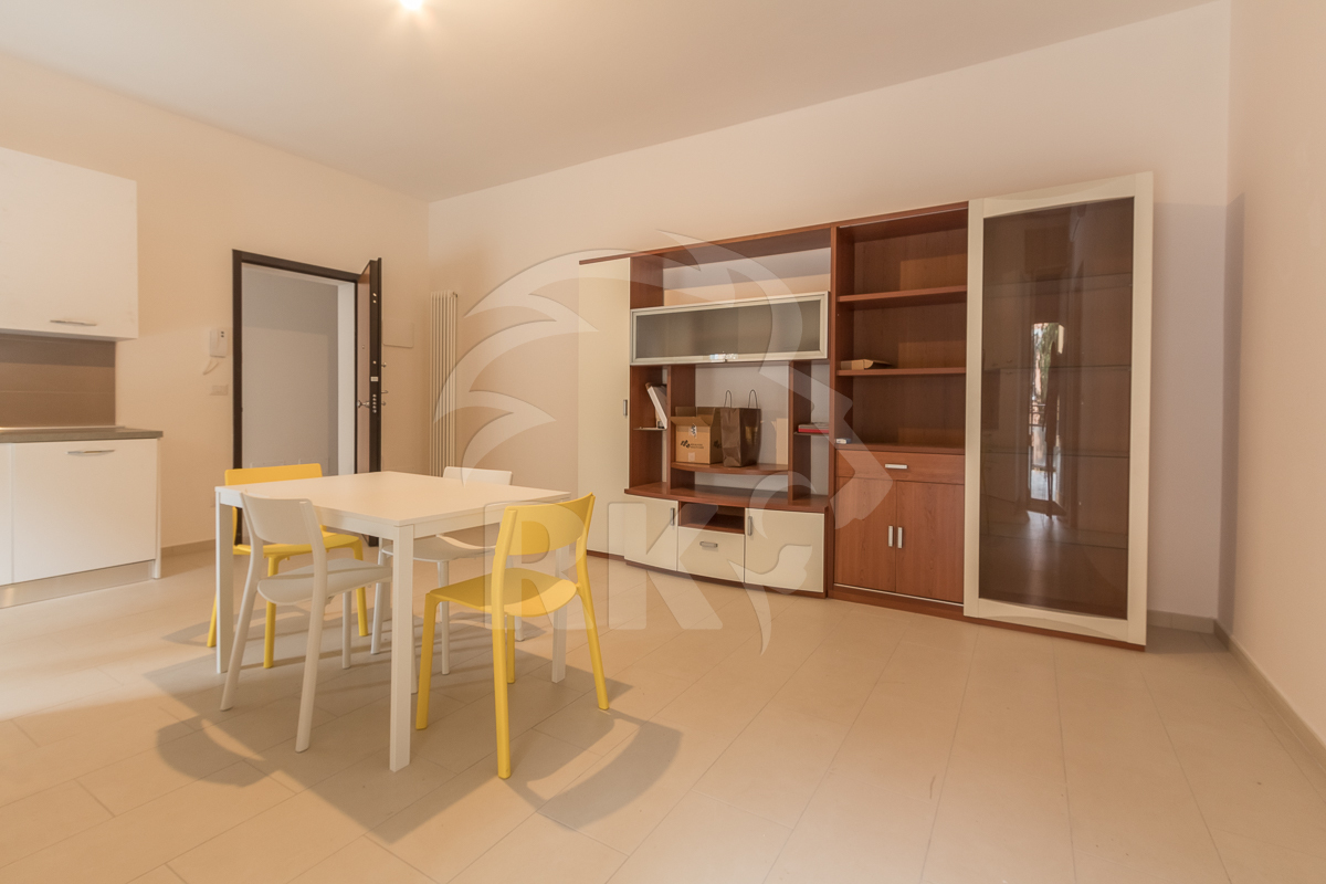 Trilocale con terrazzi in via silvio pellico 7, Bologna