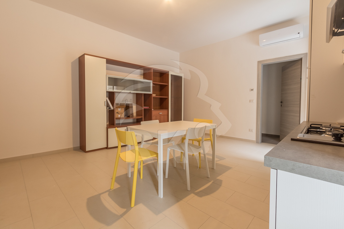 Trilocale con terrazzi in via silvio pellico 7, Bologna