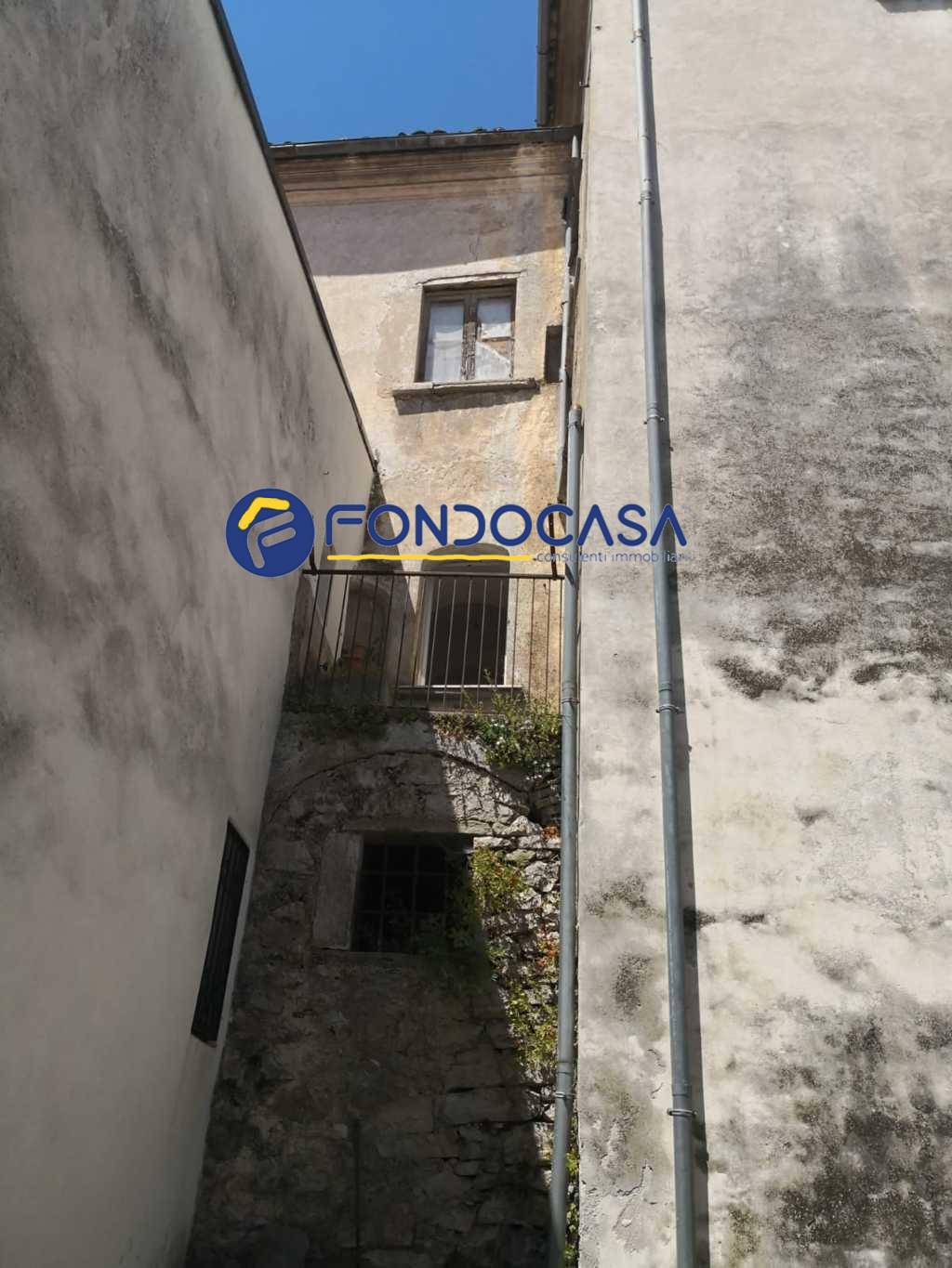 Palazzo intero stabile in vendita a Carpinone