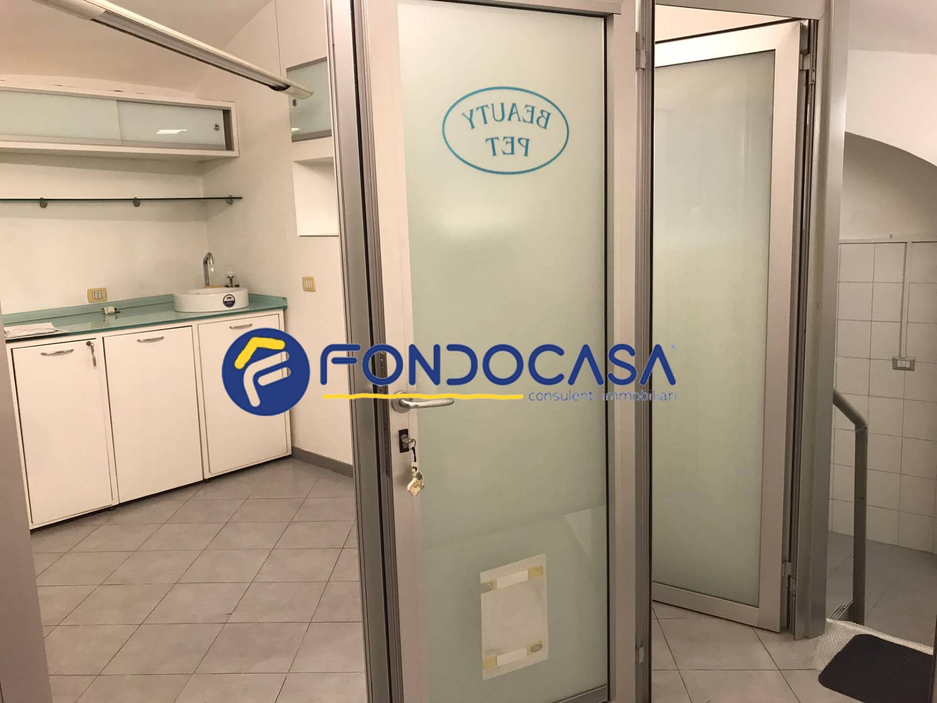 Attivit commerciale in affitto a Napoli, Chiaia