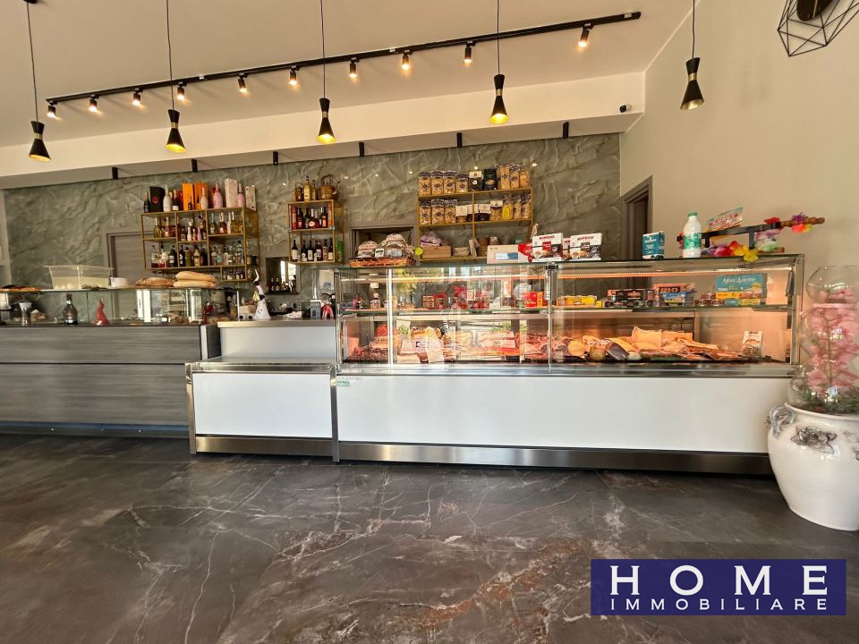 Locale commerciale in vendita a Frattamaggiore