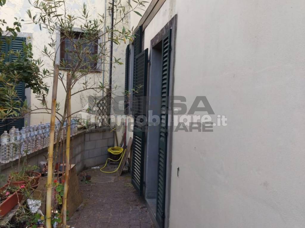 Quadrilocale con giardino in via medaglie d'oro della resistenza 5a, Collesalvetti