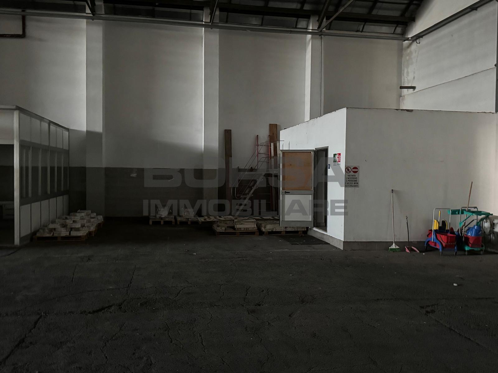 Magazzino in vendita in via salvatore orlando 10, Livorno