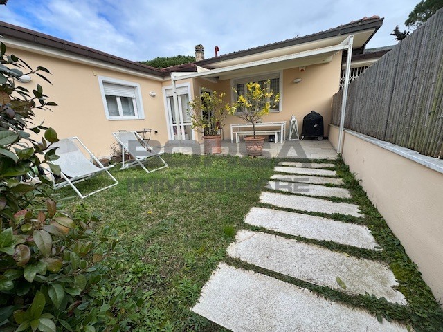 Casa indipendente con giardino in via di montenero, Livorno