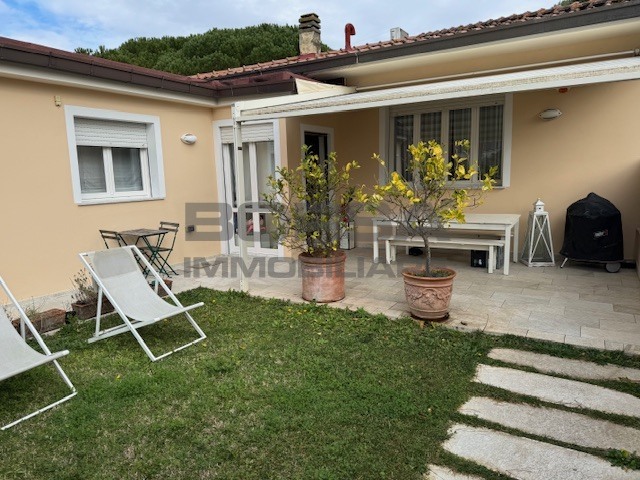Casa indipendente con giardino in via di montenero, Livorno