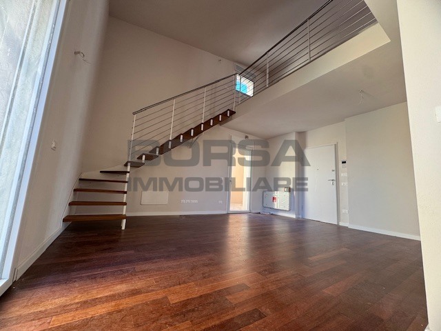 Trilocale con terrazzo in piazza attias 21/c, Livorno