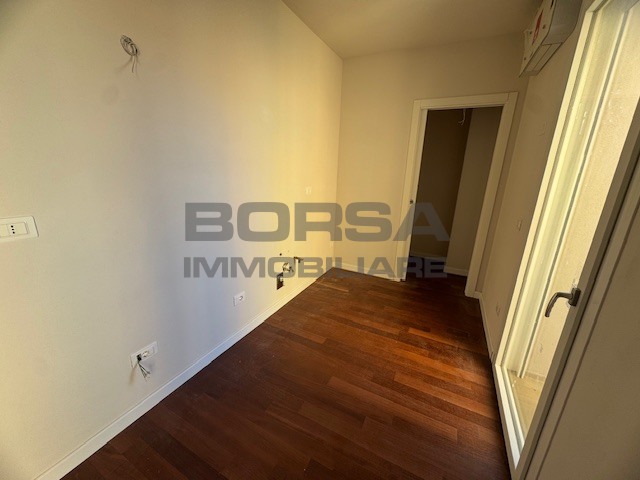 Trilocale con terrazzo in piazza attias 21/c, Livorno