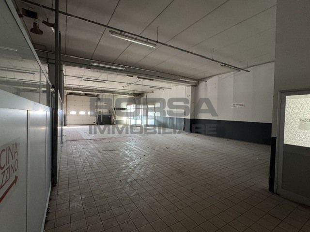 Locale commerciale in affitto in via dei ramai 2, Livorno