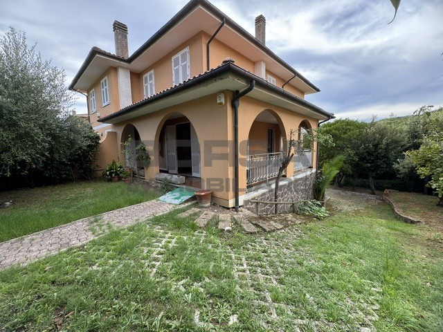 Casa indipendente con giardino in benvenuto benvenuti, Livorno