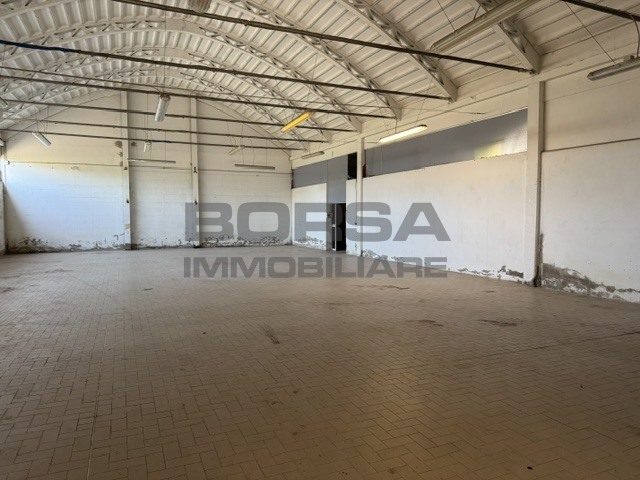 Magazzino in vendita a Livorno