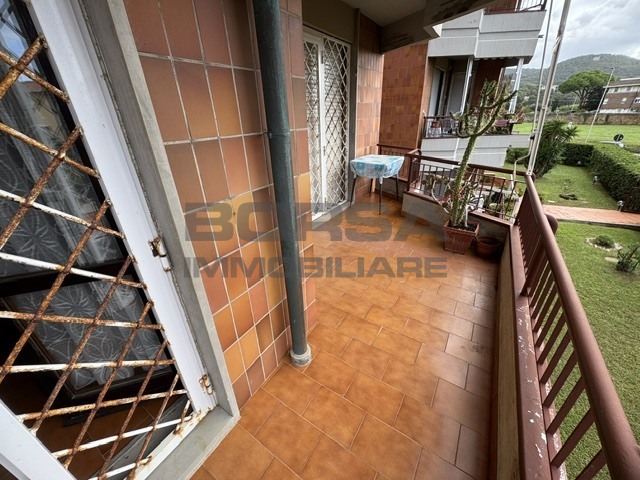 Trilocale con terrazzo in via dino provenzal 47, Livorno