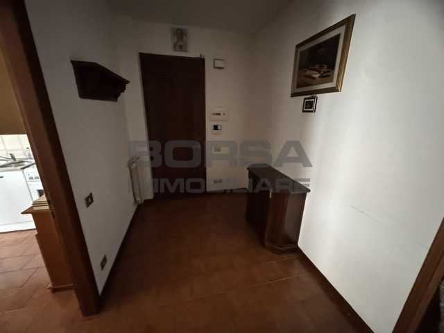 Trilocale con terrazzo in via dino provenzal 47, Livorno