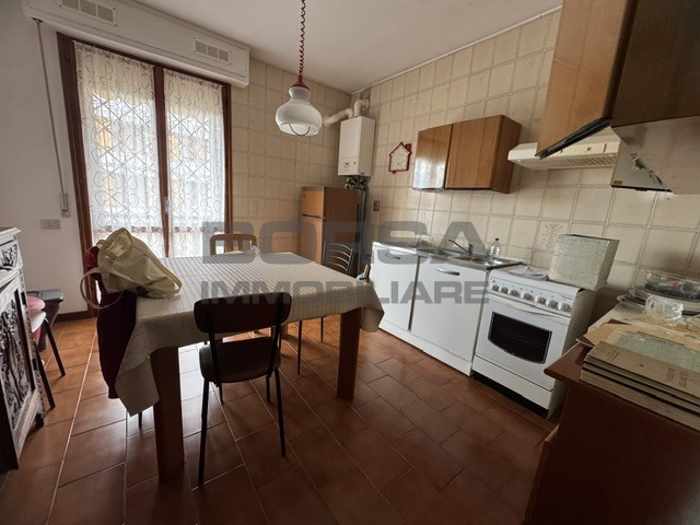 Trilocale con terrazzo in via dino provenzal 47, Livorno