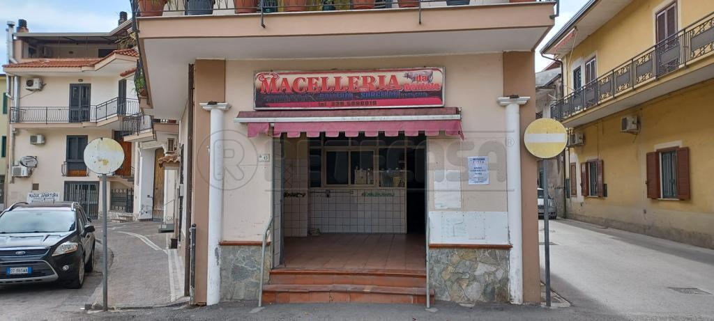 Locale commerciale in affitto a Marcianise