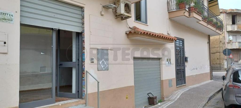 Locale commerciale in affitto a Marcianise