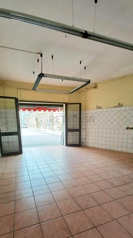 Locale commerciale in affitto a Marcianise