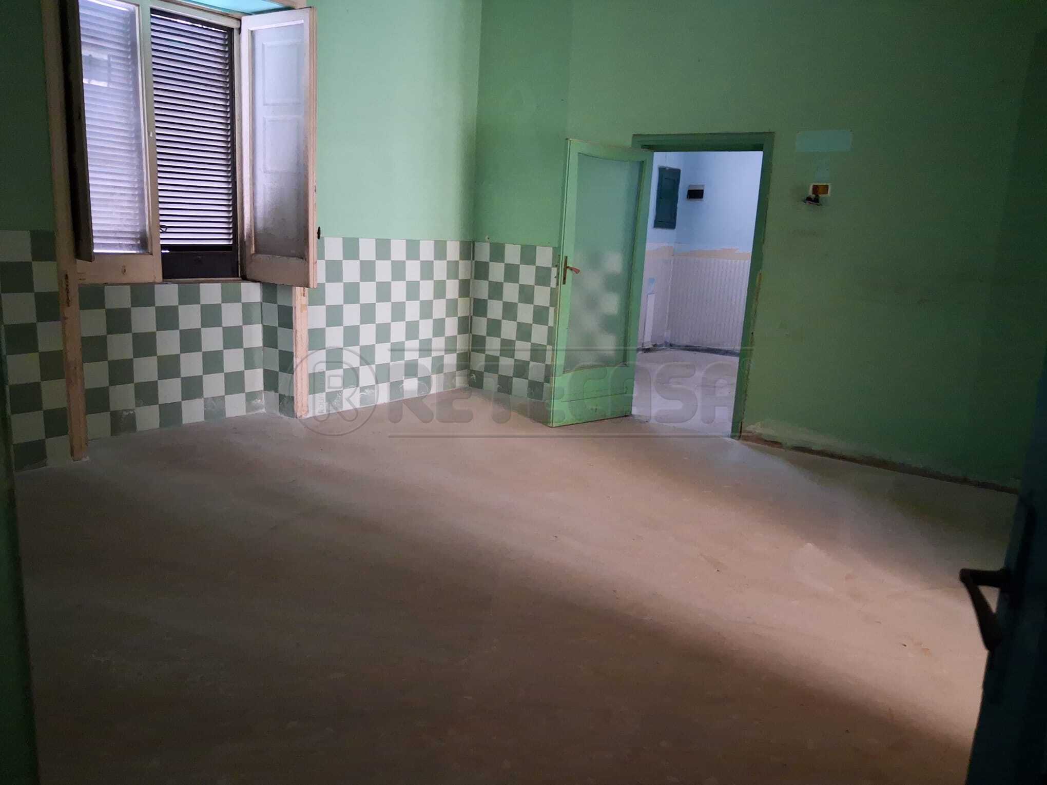 Laboratorio in affitto in via giacomo colombo, Marcianise