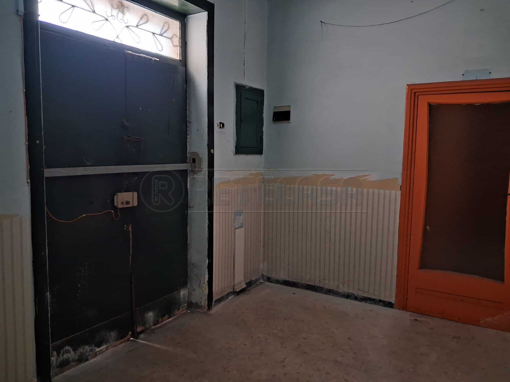 Laboratorio in affitto in via giacomo colombo, Marcianise