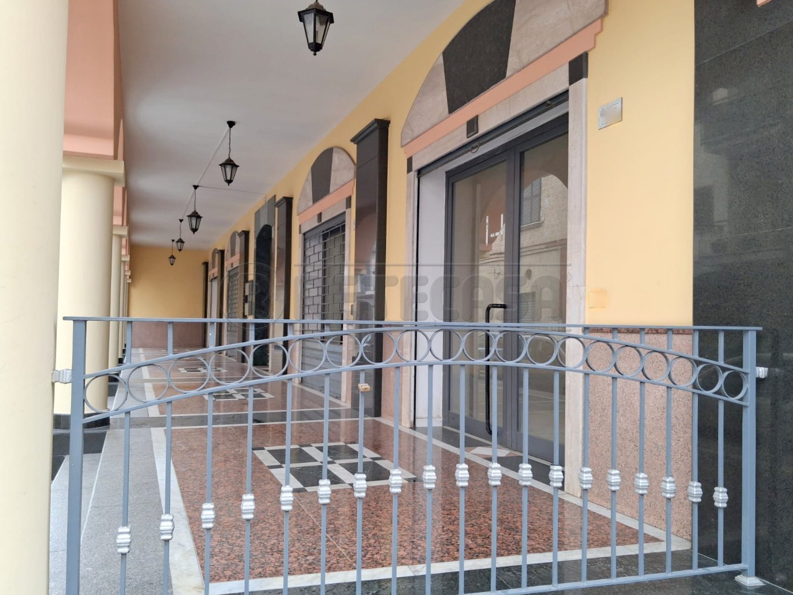 Locale commerciale in affitto in via guglielmo marconi, Marcianise