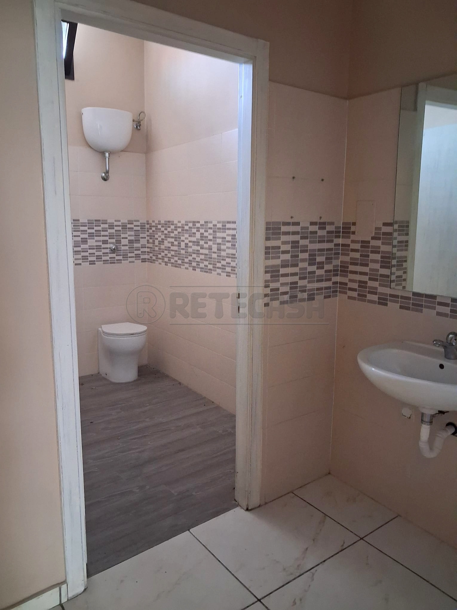 Locale commerciale in affitto in via guglielmo marconi, Marcianise