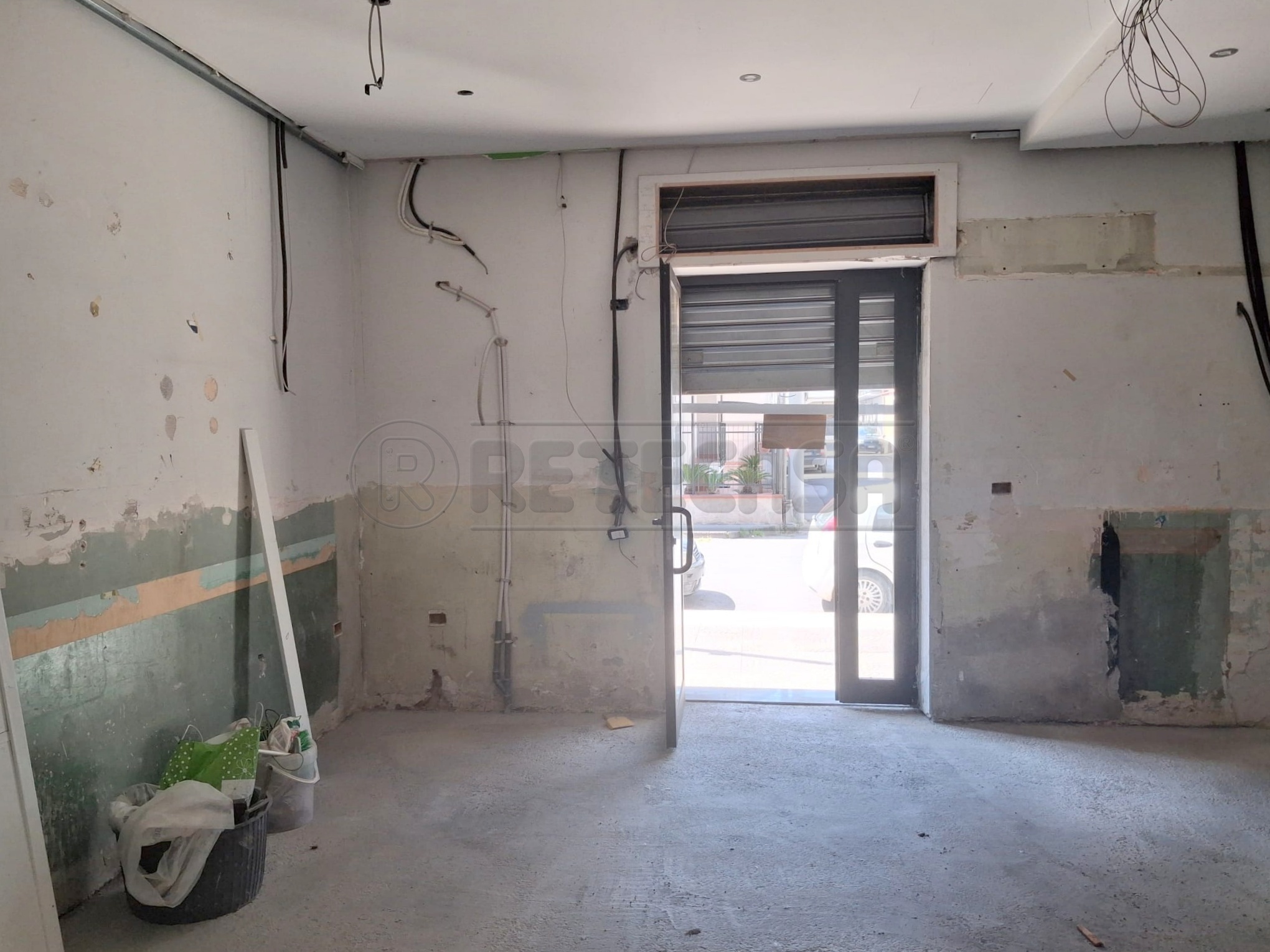 Locale commerciale in affitto in viale fratelli kennedy, Marcianise