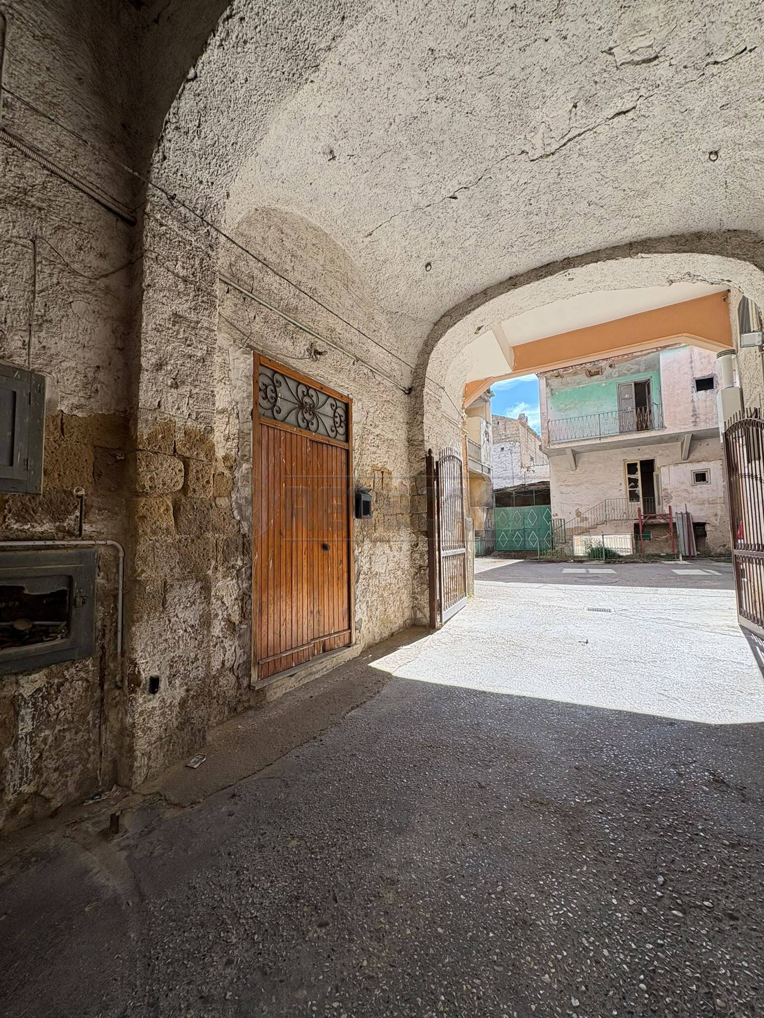 Casa indipendente da ristrutturare in via marte, Marcianise