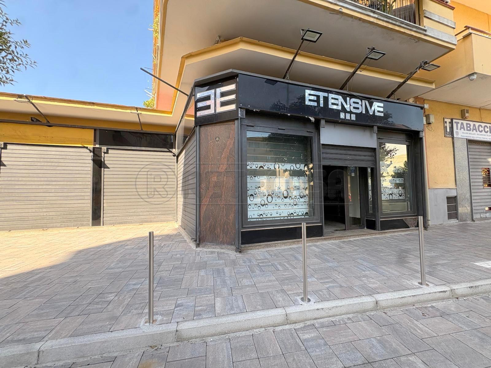 Locale commerciale in affitto in viale abramo lincoln, Caserta