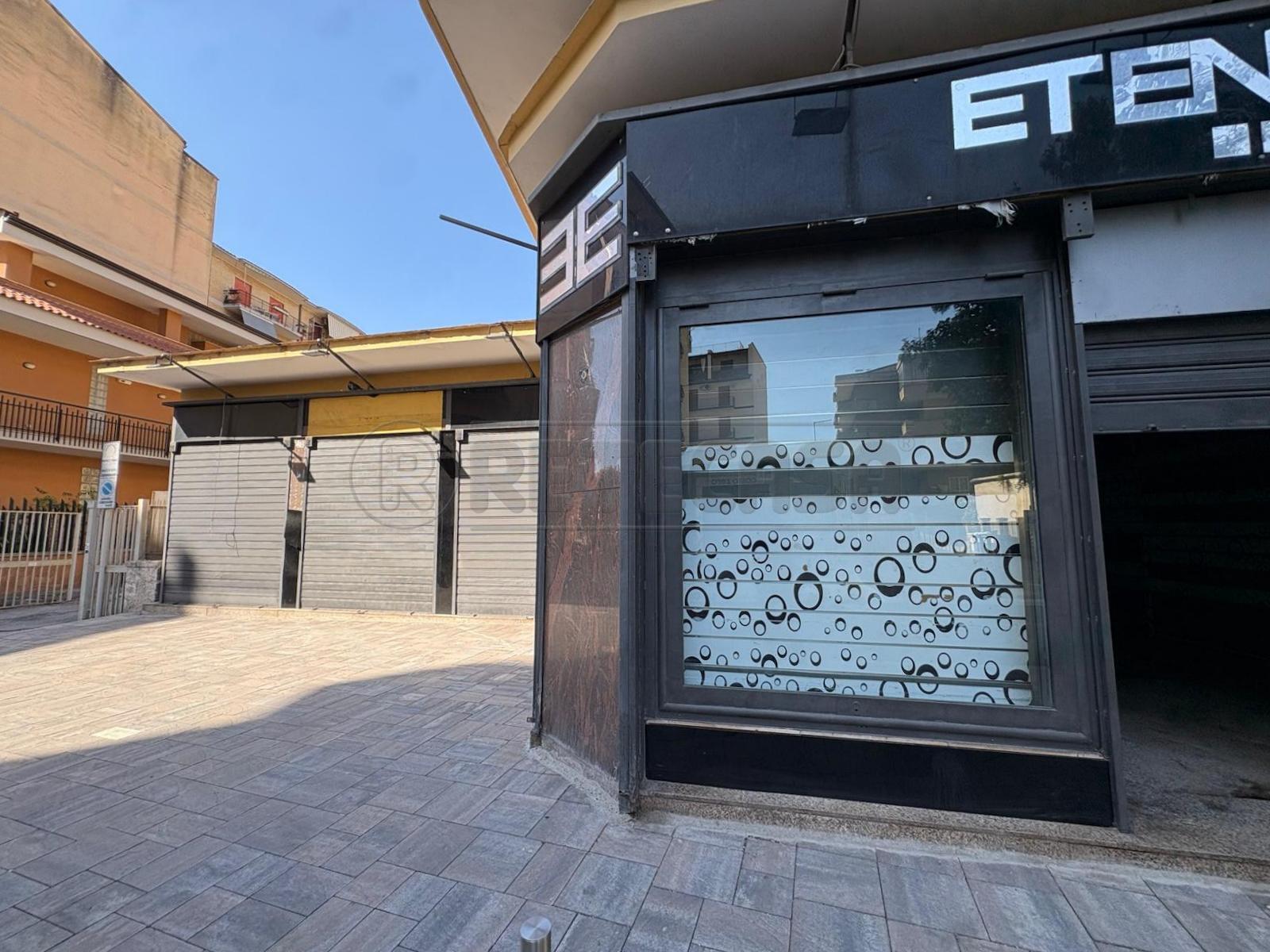 Locale commerciale in affitto in viale abramo lincoln, Caserta