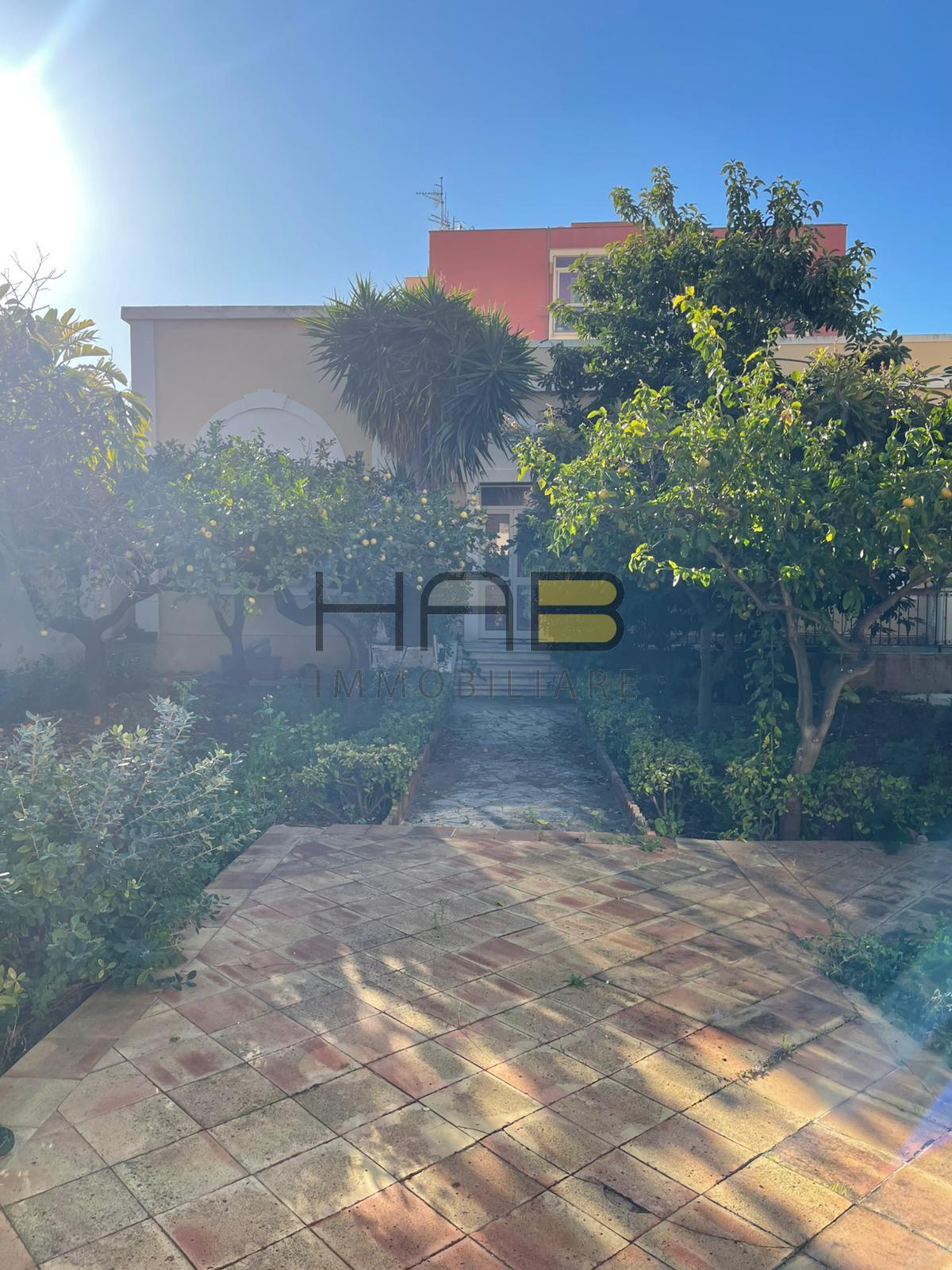 Villa con giardino in via santoro bileti, Erice