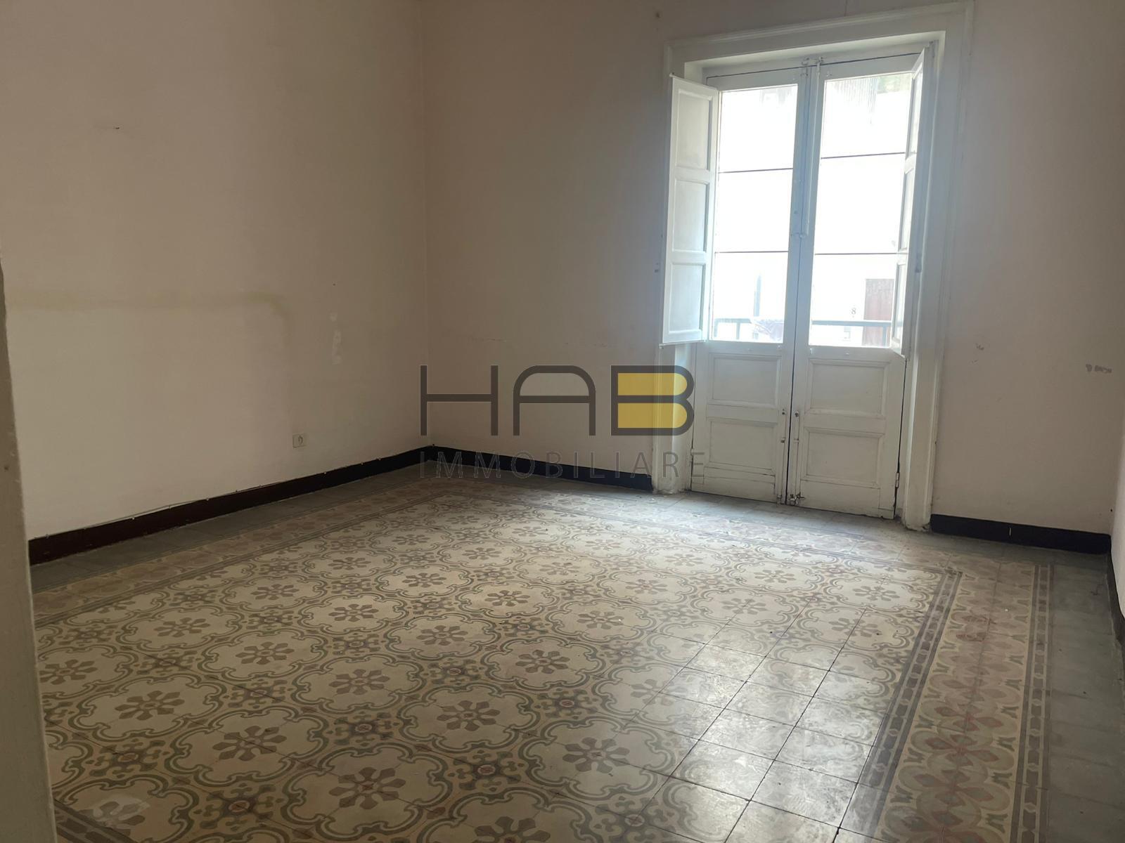 Quadrilocale da ristrutturare in via corollai, Trapani