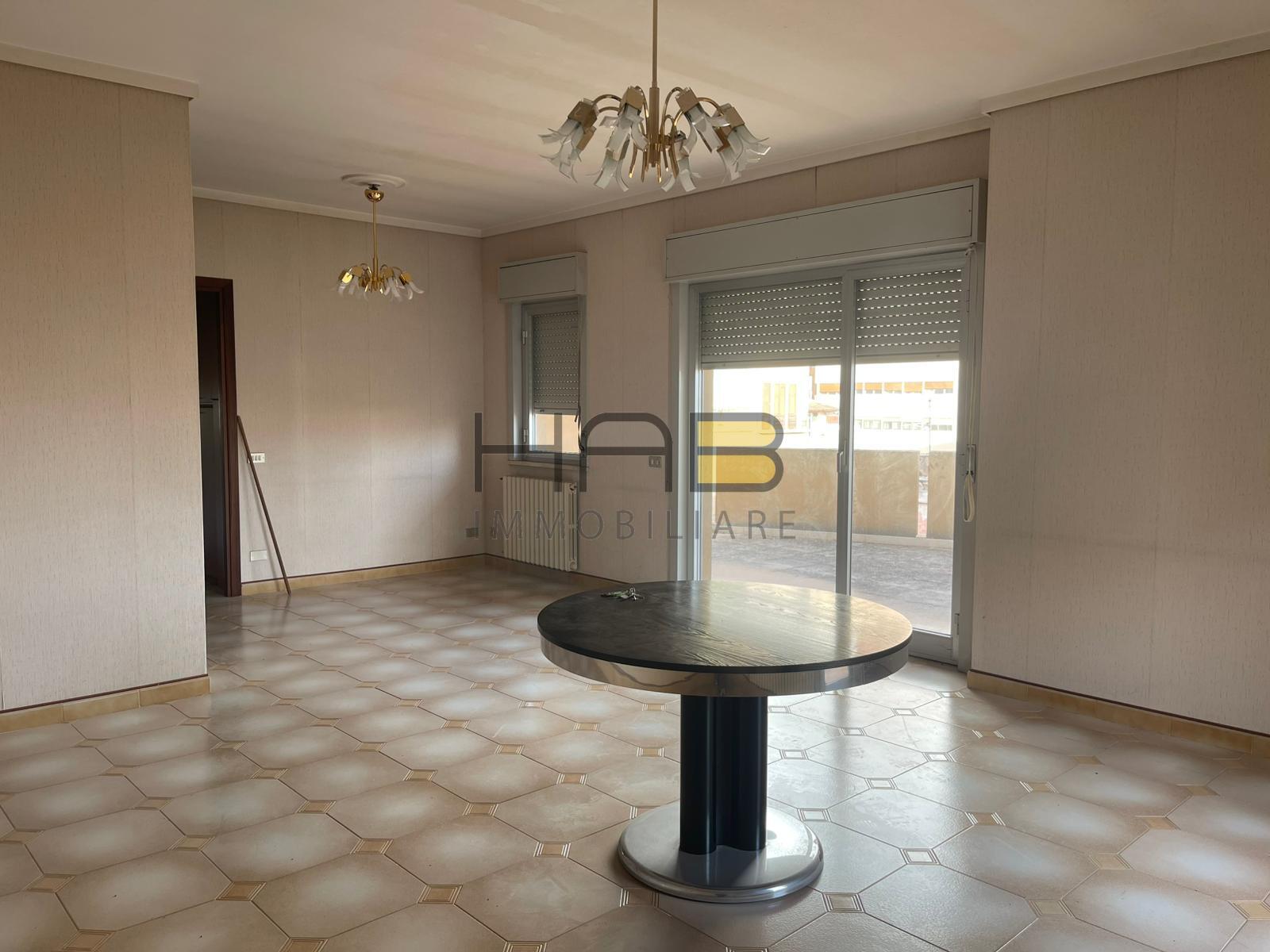 Attico con terrazzi in via alberto mario, Trapani