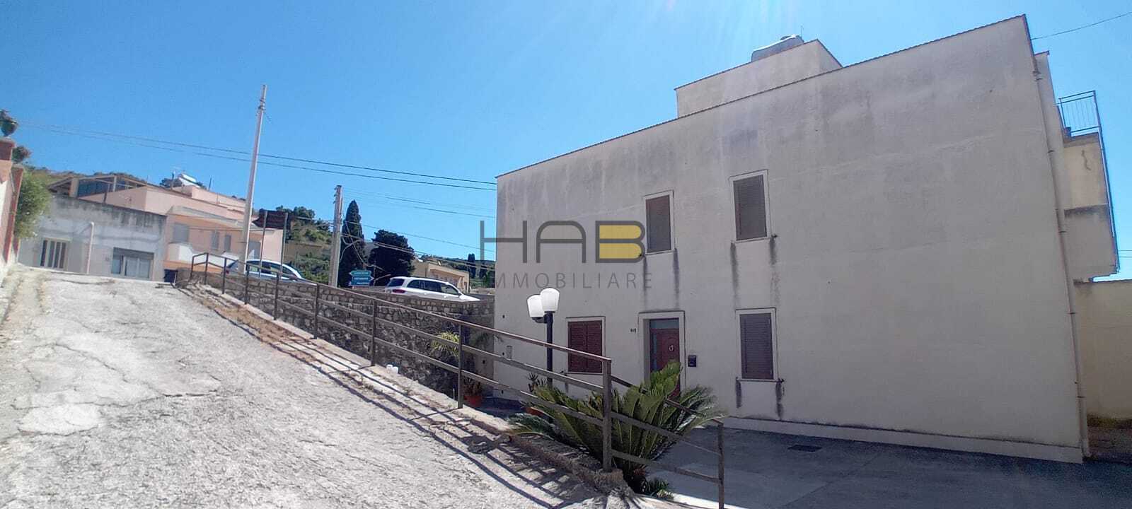 Casa indipendente con giardino in via simone catalano, Valderice