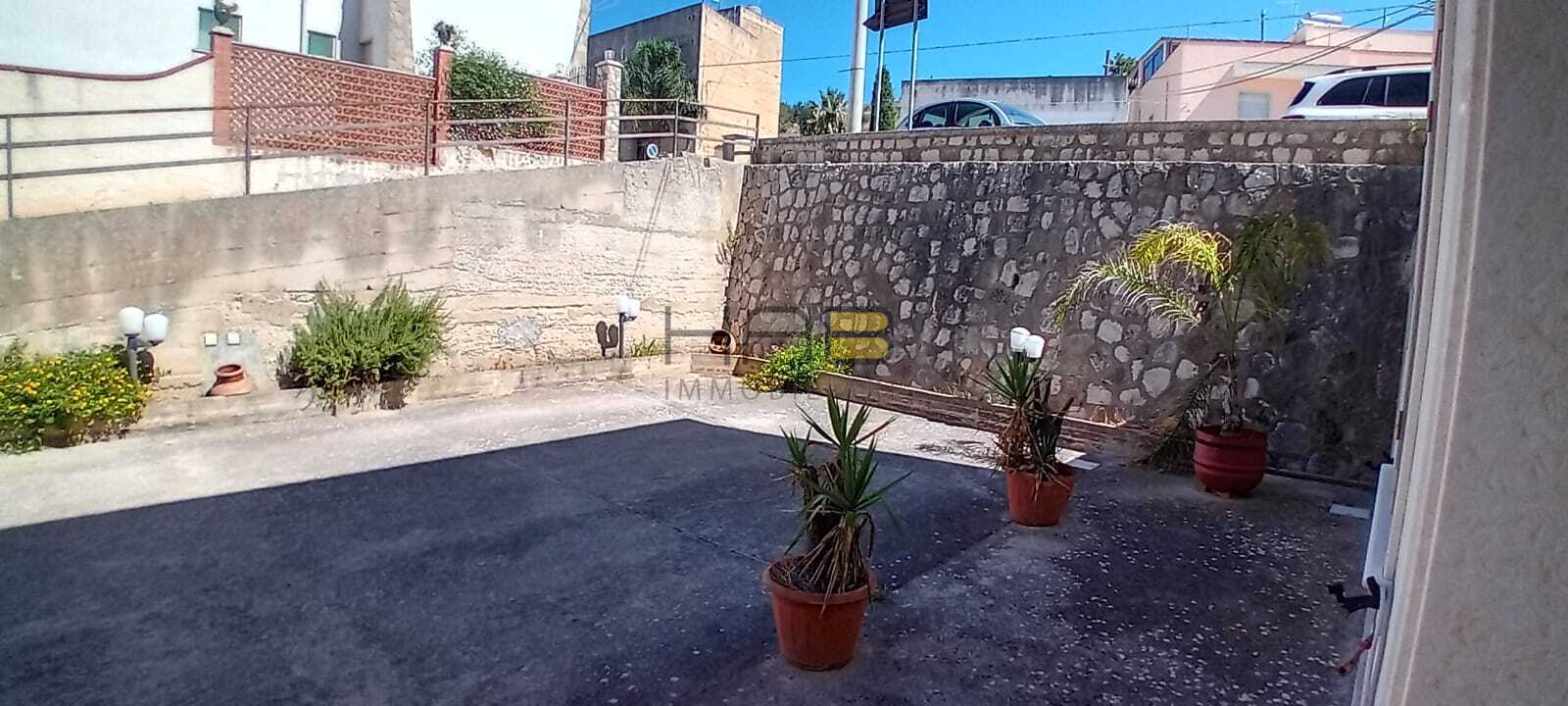 Casa indipendente con giardino in via simone catalano, Valderice