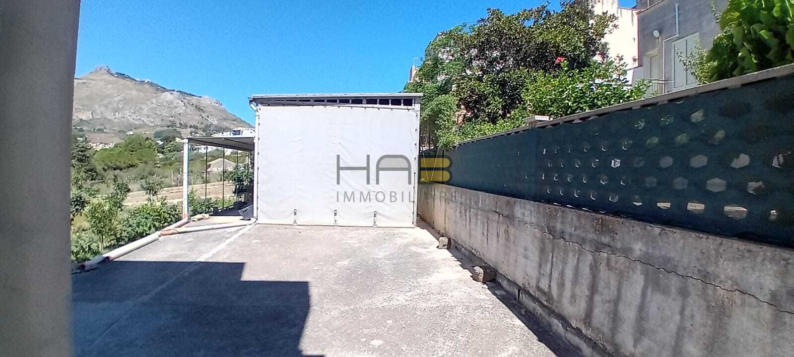 Casa indipendente con giardino in via simone catalano, Valderice