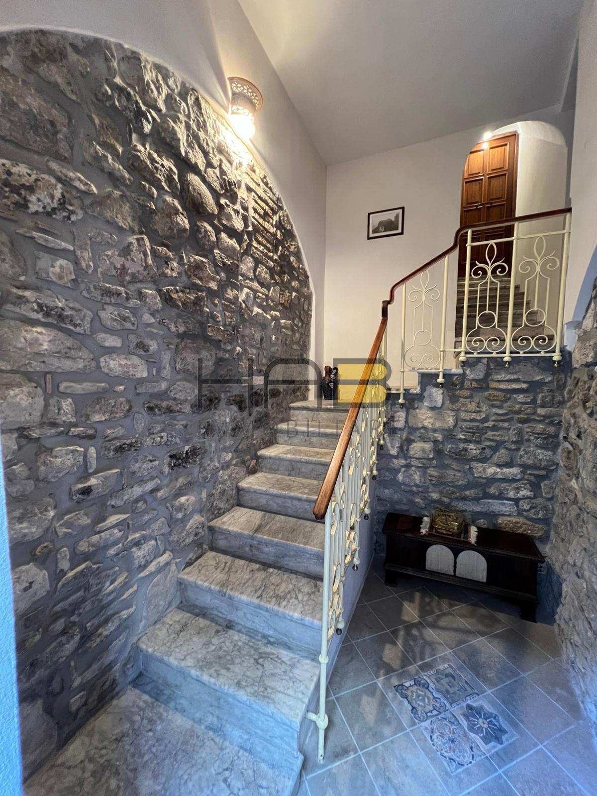 Trilocale con terrazzo in via vito carvini, Erice