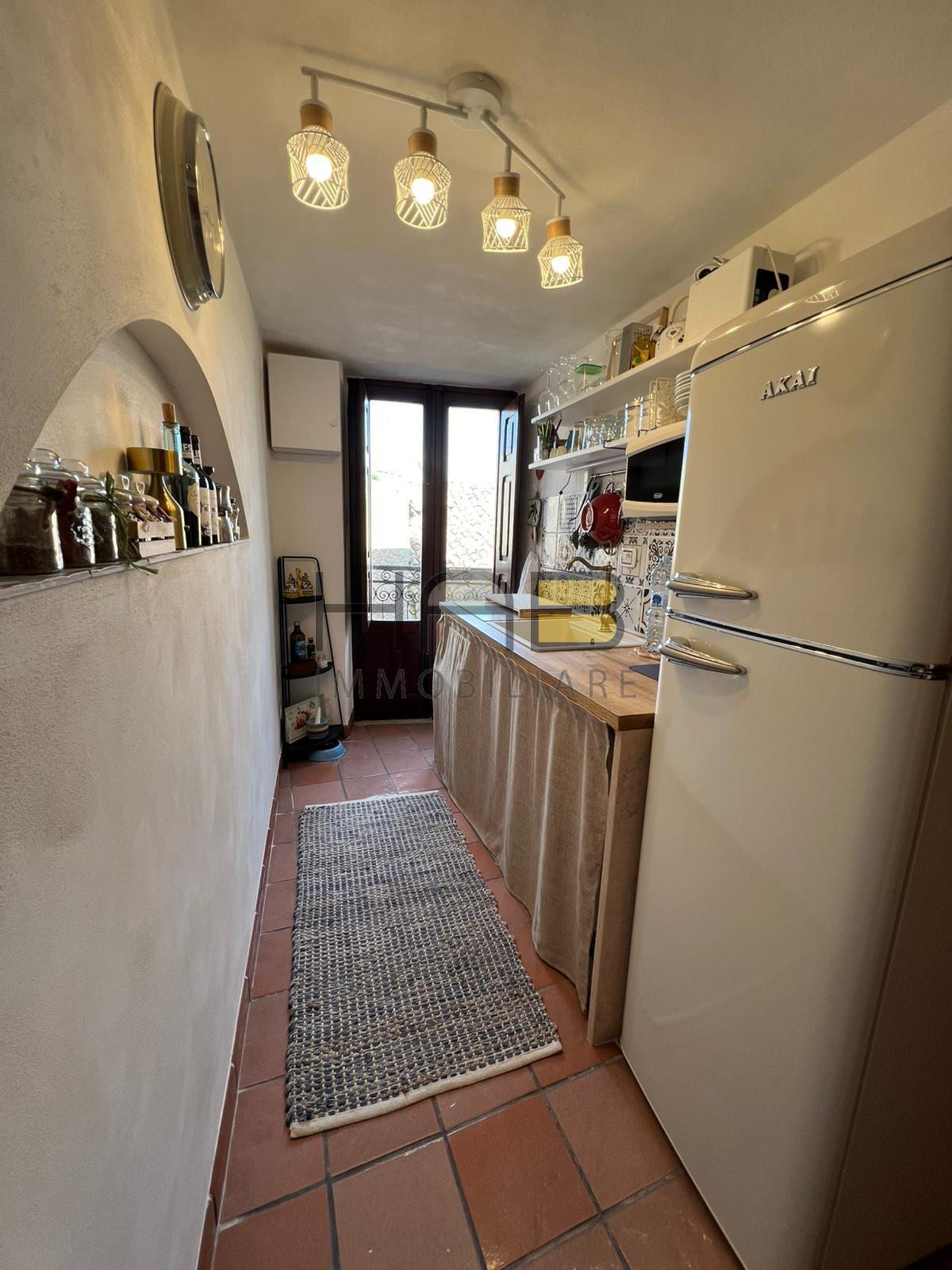 Trilocale con terrazzo in via vito carvini, Erice