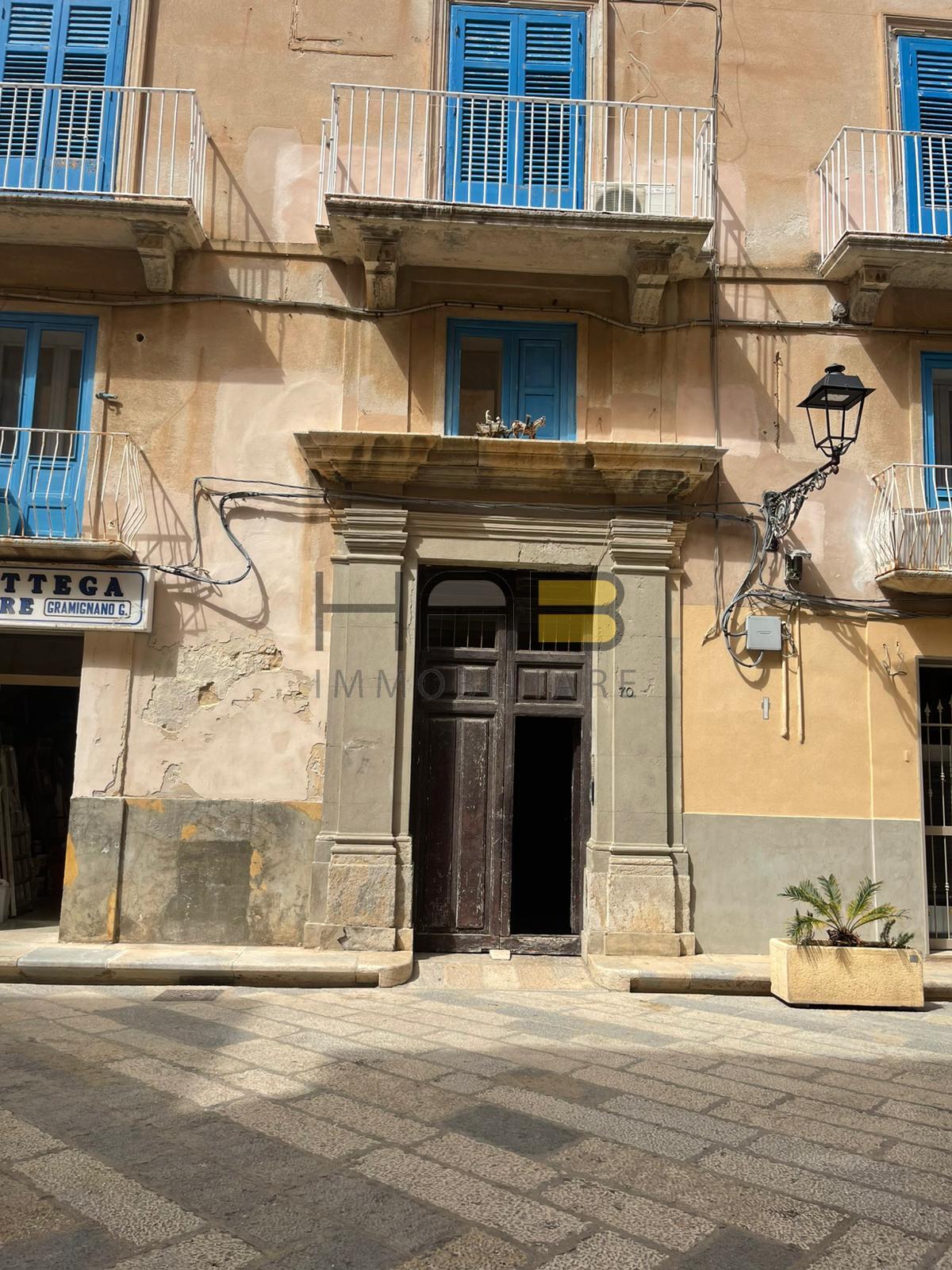 Quadrilocale da ristrutturare in via libert�, Trapani