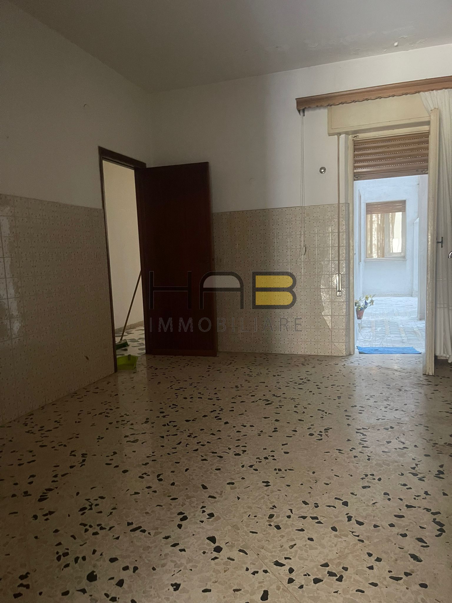 Quadrilocale da ristrutturare in via monte san giuliano, Trapani