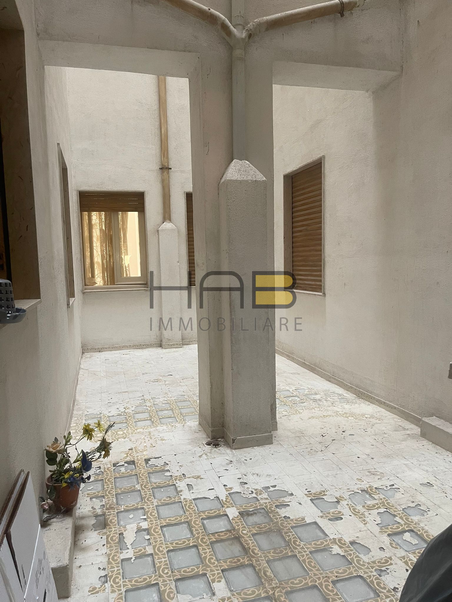 Quadrilocale da ristrutturare in via monte san giuliano, Trapani