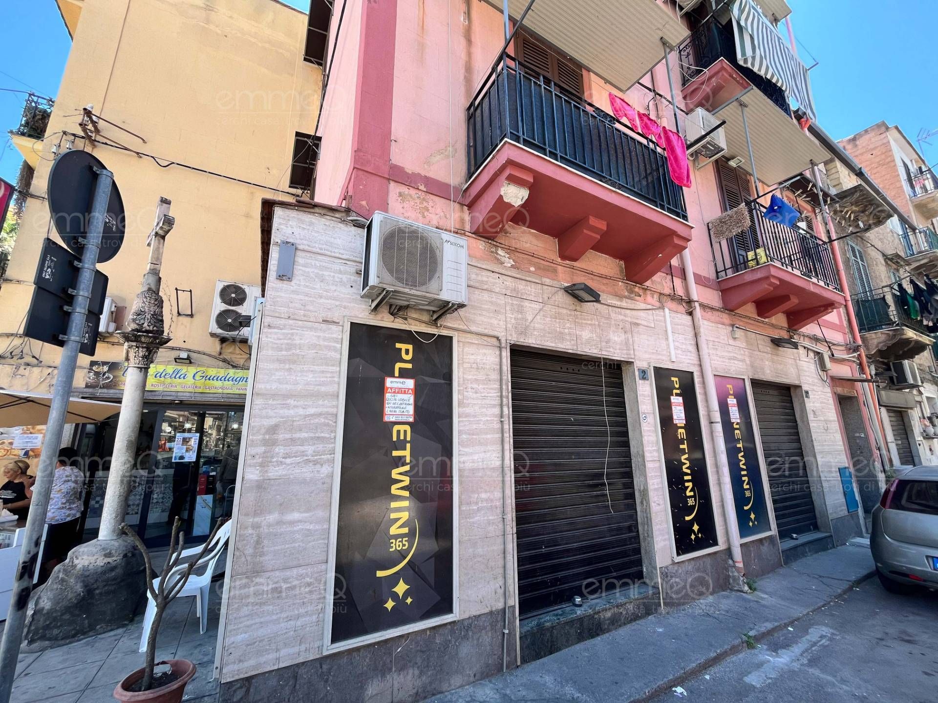 Locale commerciale in affitto a Palermo, Oreto