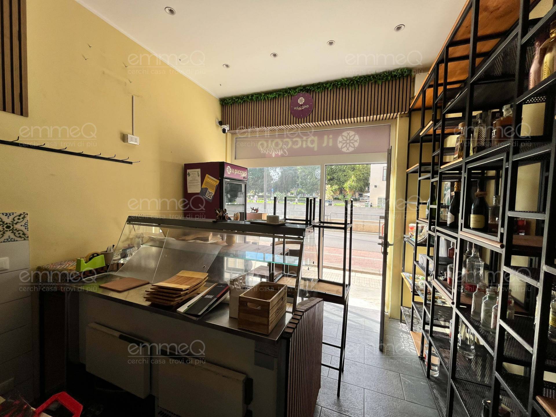 Locale commerciale in affitto a Palermo, Crispi - Porto