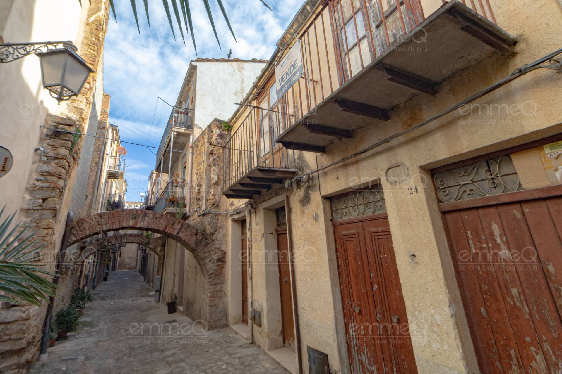 Edificio in vendita a Castelbuono