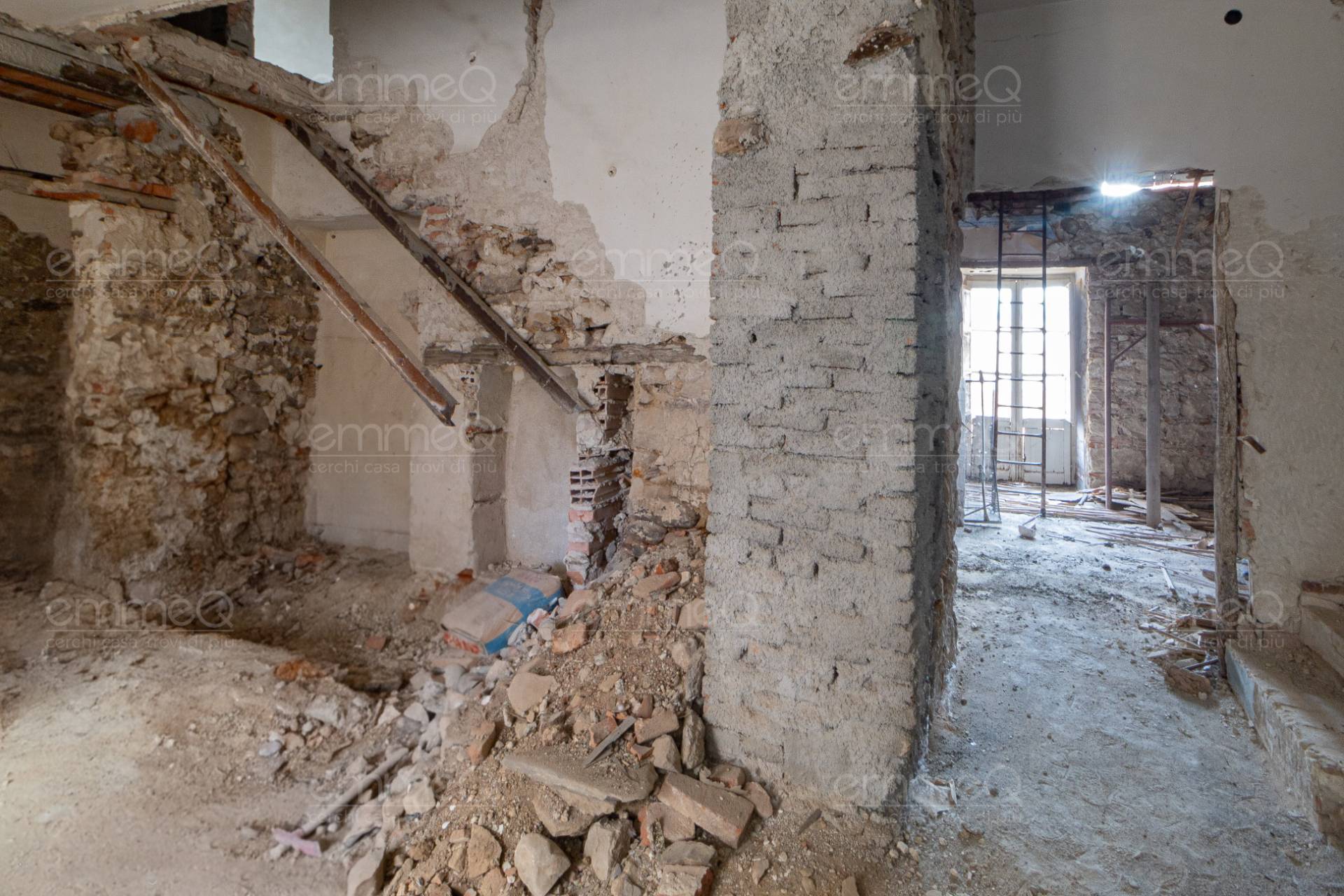 Edificio in vendita a Castelbuono