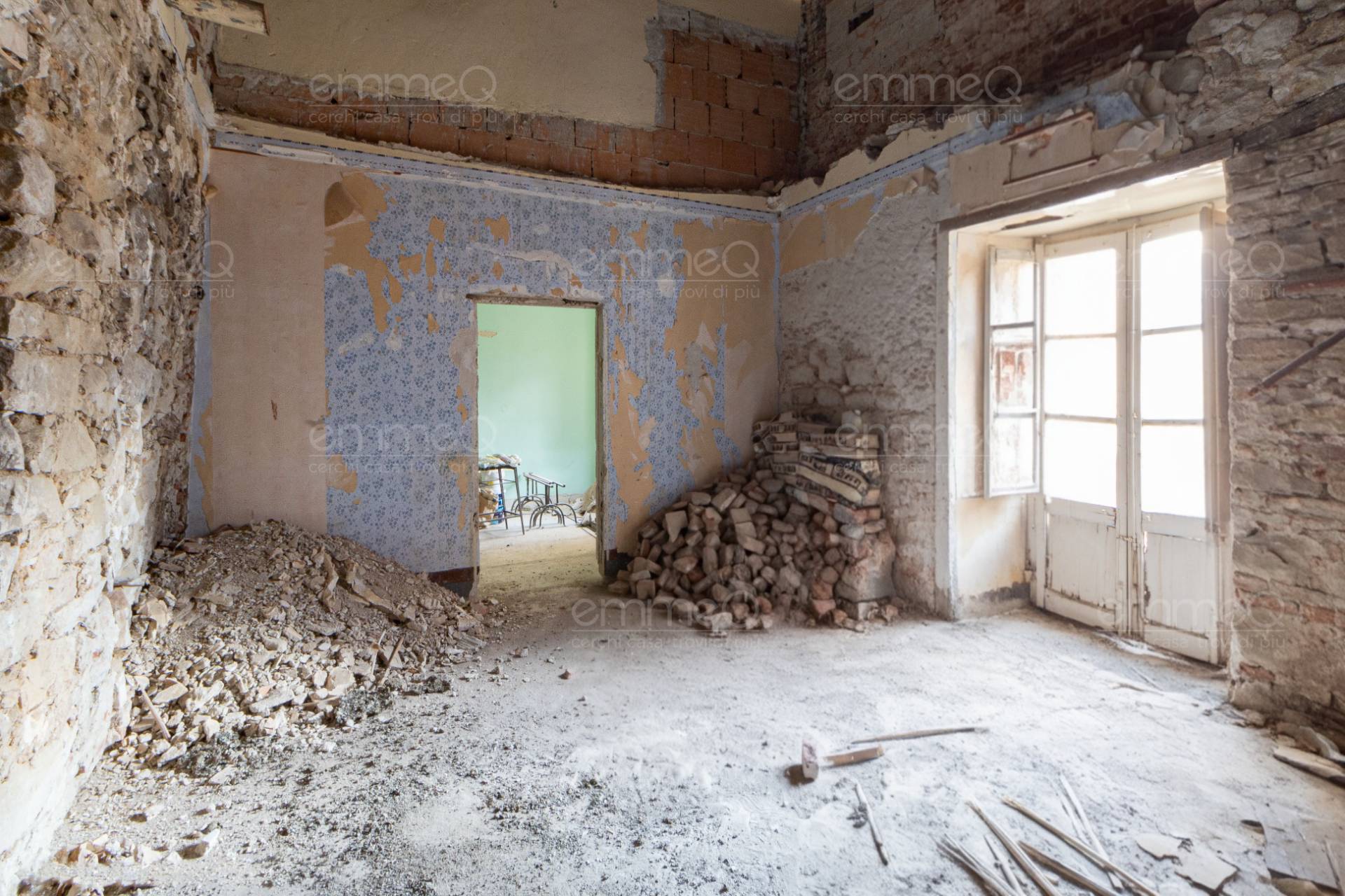 Edificio in vendita a Castelbuono