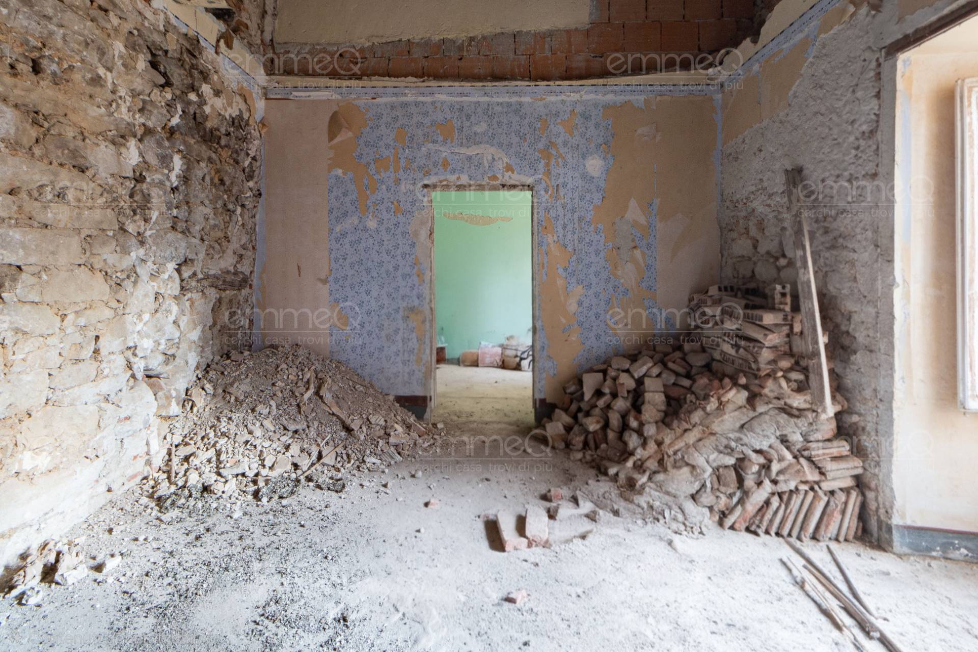 Edificio in vendita a Castelbuono