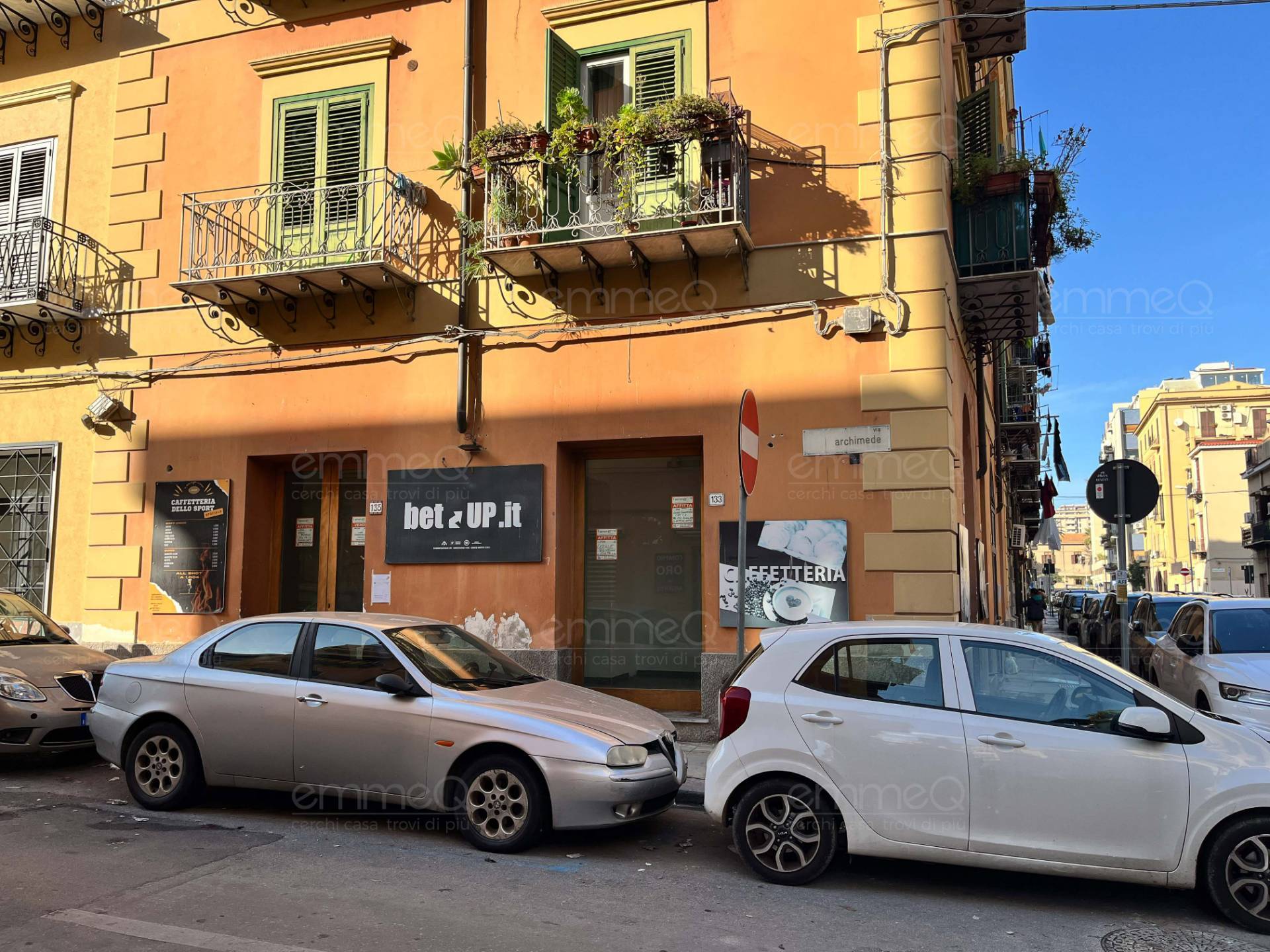Locale commerciale in affitto a Palermo, Libert