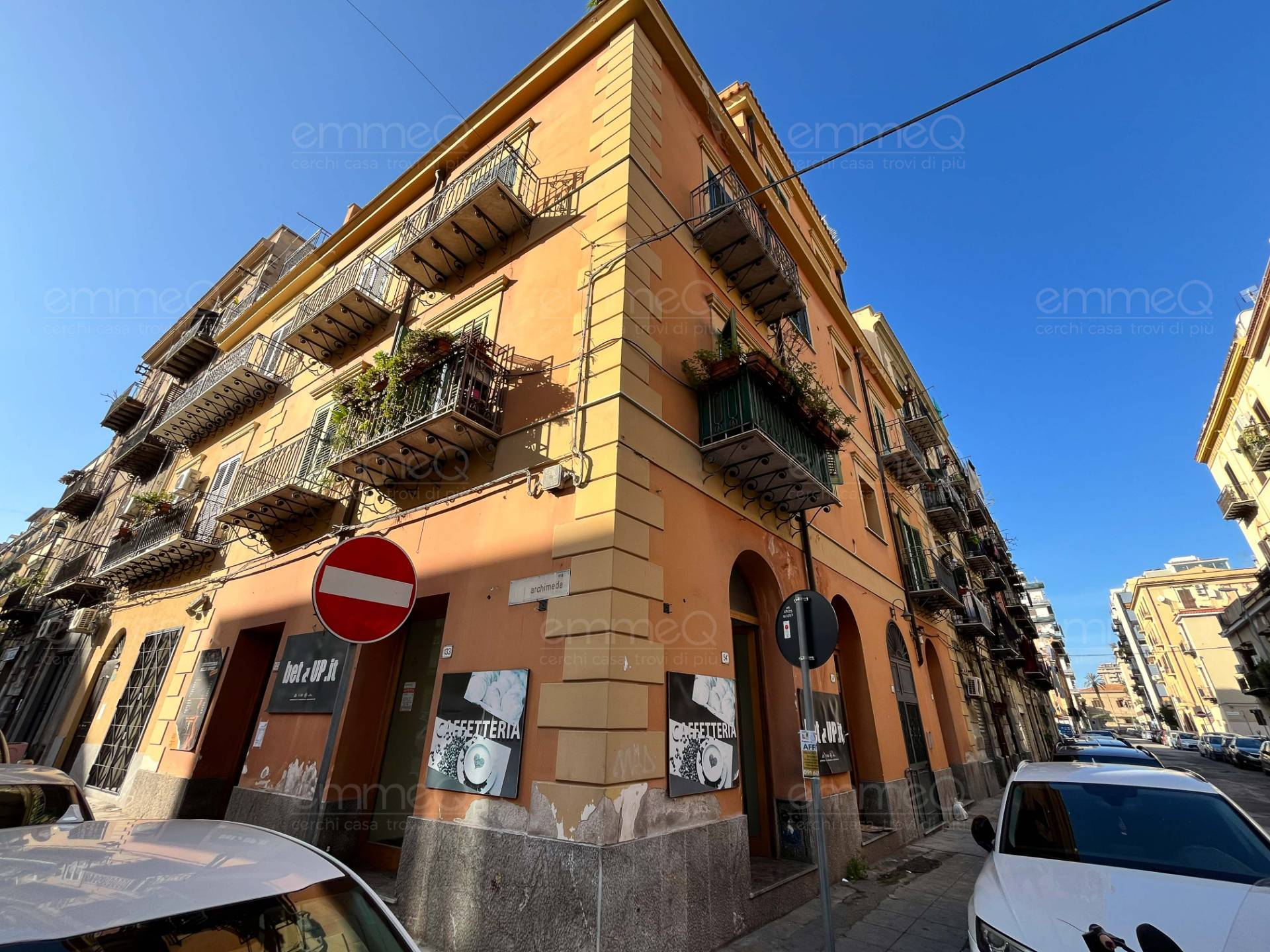 Locale commerciale in affitto a Palermo, Libert